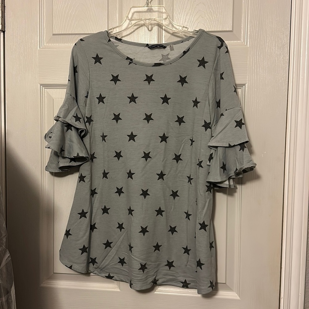 Elliott & Vine Star Print Ruffle sleeve Top - Picture 5 of 6